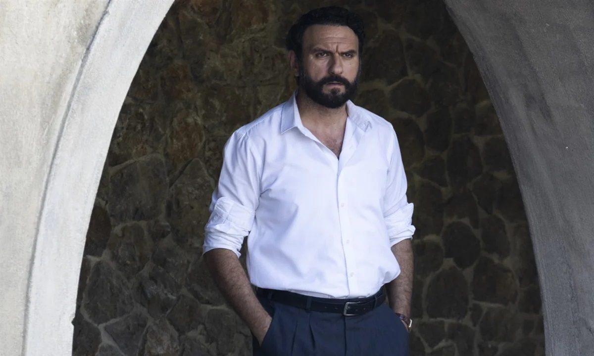Το προξενιό της Ιουλίας: Aπρόσκλητος επισκέπτης ανάβει «φωτιές» στο σπίτι του Γιωργίκη Το προξενιό της Ιουλίας: Aπρόσκλητος επισκέπτης ανάβει «φωτιές» στο σπίτι του Γιωργίκη