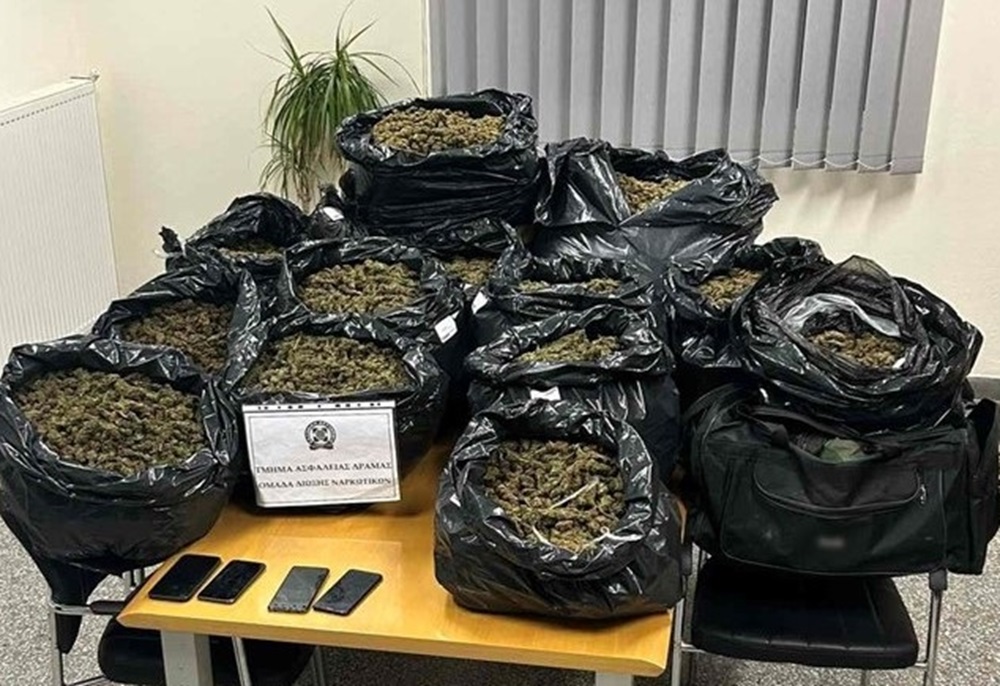 Θεσσαλονίκη: Συνελήφθη σπείρα για εισαγωγή και διακίνηση ναρκωτικών Θεσσαλονίκη: Συνελήφθη σπείρα για εισαγωγή και διακίνηση ναρκωτικών