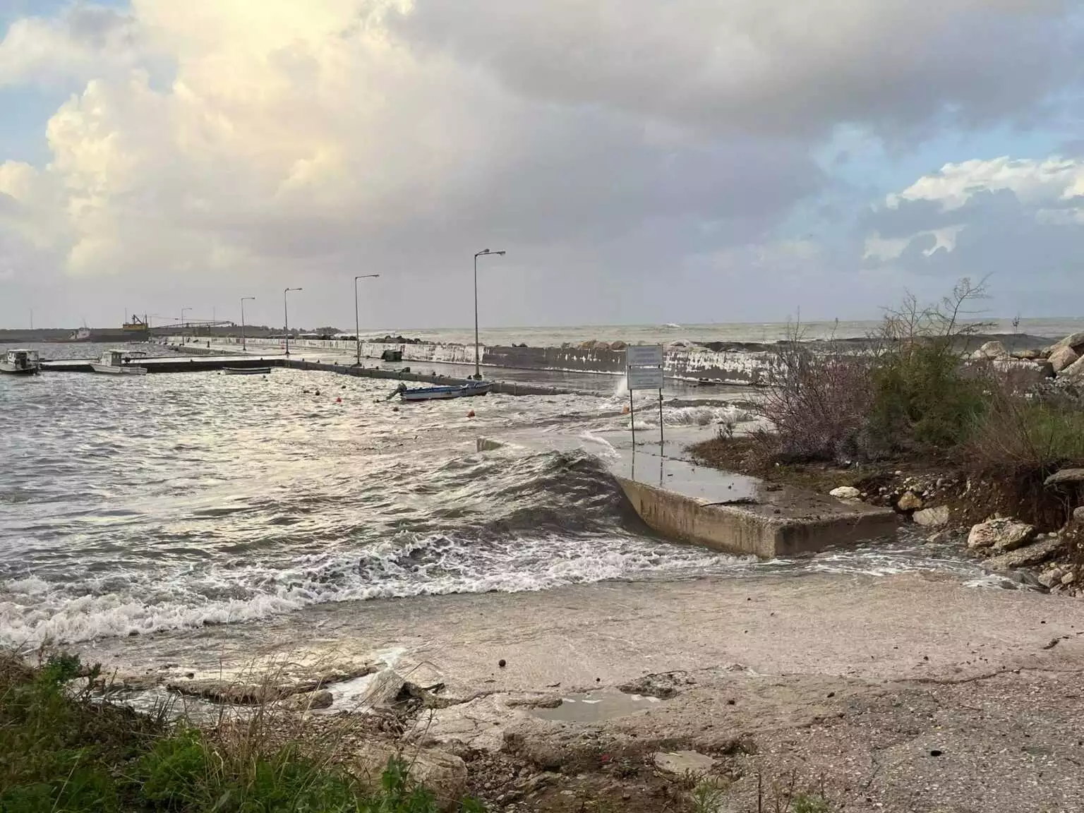 Κυπαρισσία: Παρασύρθηκε μέσα στη θάλασσα και πνίγηκε μπροστά στον άντρα της Κυπαρισσία: Παρασύρθηκε μέσα στη θάλασσα και πνίγηκε μπροστά στον άντρα της