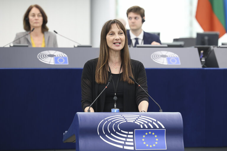 Κουντουρά στην Ολομέλεια για τη στεγαστική κρίση Κουντουρά στην Ολομέλεια για τη στεγαστική κρίση