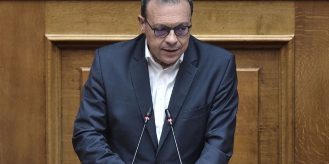 Σωκράτης Φάμελλος: “Ο ΣΥΡΙΖΑ θα επιδιώξει να σταματήσει το νομοσχέδιο για τα ιδιωτικά ΑΕΙ”-“To ΠΑΣΟΚ κρατά μεσοβέζικη στάση” Σωκράτης Φάμελλος: “Ο ΣΥΡΙΖΑ θα επιδιώξει να σταματήσει το νομοσχέδιο για τα ιδιωτικά ΑΕΙ”-“To ΠΑΣΟΚ κρατά μεσοβέζικη στάση”
