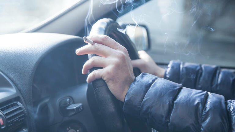 Κάπνισμα στο αυτοκίνητο: Οι λόγος που χάνουμε χρήματα απ’  αυτή την ανθυγιεινή συνήθεια