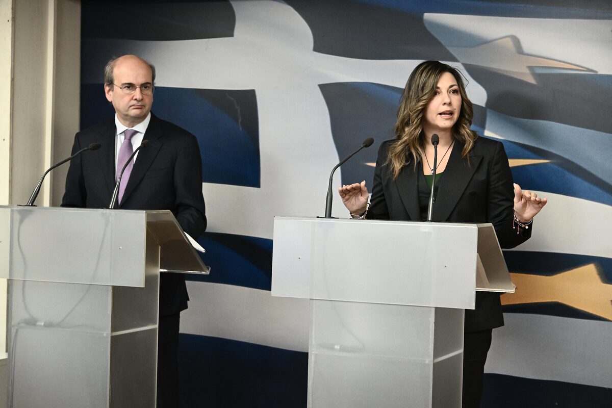 Κοινή ανακοίνωση Χατζηδάκη και Ζαχαράκη: 7 μέτρα στήριξης της οικογένειας και των νέων γονέων ύψους 441 εκ. ευρώ το 2024 Κοινή ανακοίνωση Χατζηδάκη και Ζαχαράκη: 7 μέτρα στήριξης της οικογένειας και των νέων γονέων ύψους 441 εκ. ευρώ το 2024