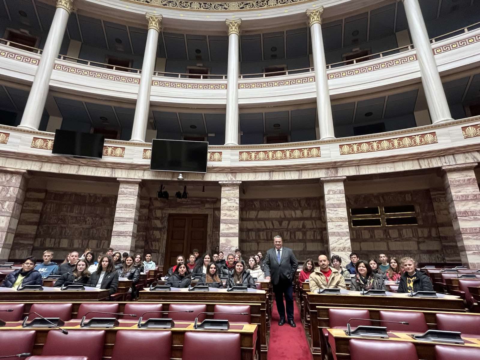 Μαθητές από την Κομοτηνή επισκέφτηκαν στη Βουλή τον βουλευτή Ροδόπης Ευρυπίδη Στυλιανίδη Μαθητές από την Κομοτηνή επισκέφτηκαν στη Βουλή τον βουλευτή Ροδόπης Ευρυπίδη Στυλιανίδη