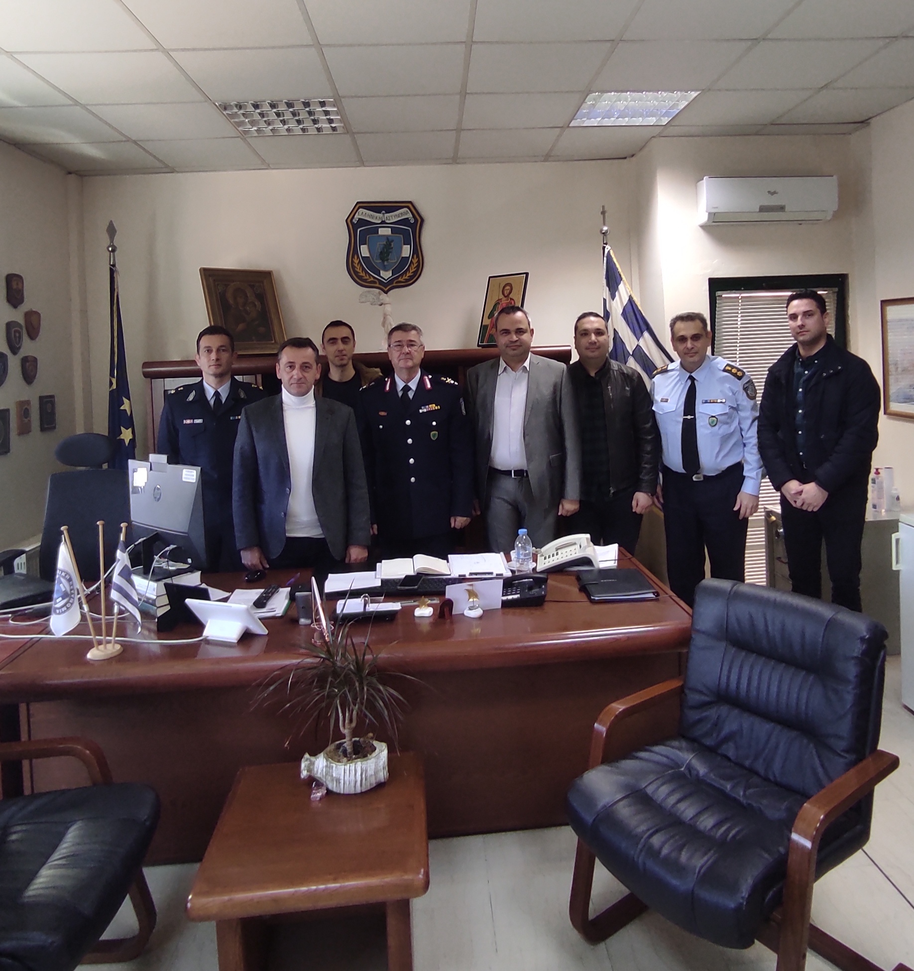 Συνάντηση ΕΑΑΜΘ με το νέο Γενικό Περιφερειακό Αστυνομικό Διευθυντή Α.Μ- Θράκης, Υποστράτηγο Καραμανλή Ιωάννη . Συνάντηση ΕΑΑΜΘ με το νέο Γενικό Περιφερειακό Αστυνομικό Διευθυντή Α.Μ- Θράκης, Υποστράτηγο Καραμανλή Ιωάννη .