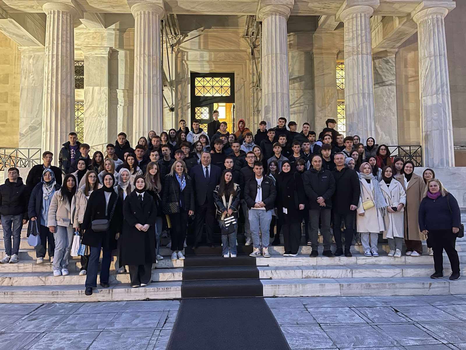 Ο Ευρυπίδης Στυλιανίδης υποδέχτηκε στη Βουλή μαθητές του Γυμνασίου Σαπών και του μειονοτικού Λυκείου Τζελάρ Μπαγιάρ Κομοτηνής (φωτος) Ο Ευρυπίδης Στυλιανίδης υποδέχτηκε στη Βουλή μαθητές του Γυμνασίου Σαπών και του μειονοτικού Λυκείου Τζελάρ Μπαγιάρ Κομοτηνής (φωτος)