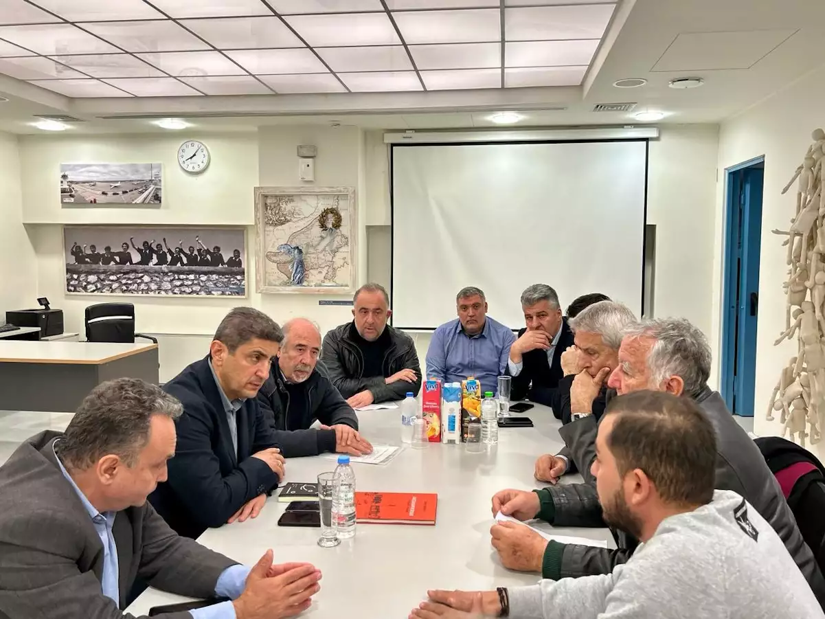 Αλεξανδρούπολη: Συνάντηση Αυγενάκη με τοπικούς φορείς για την αποκατάσταση των πληγεισών περιοχών- Προηγήθηκαν επεισόδια από αγρότες!