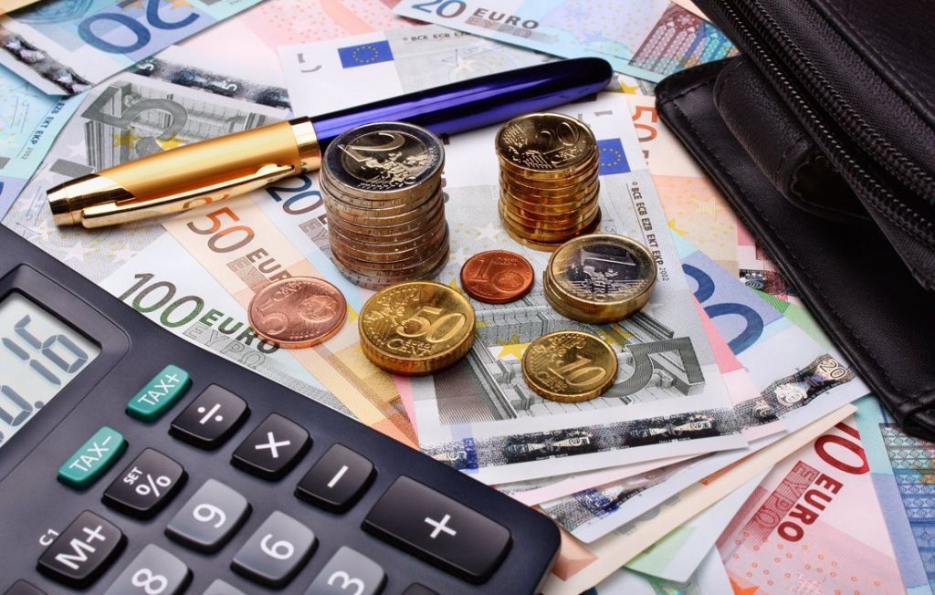 Σε ποιες επιχειρήσεις και πότε θα επιστραφεί ο  ΦΠΑ και ο φόρος εισοδήματος