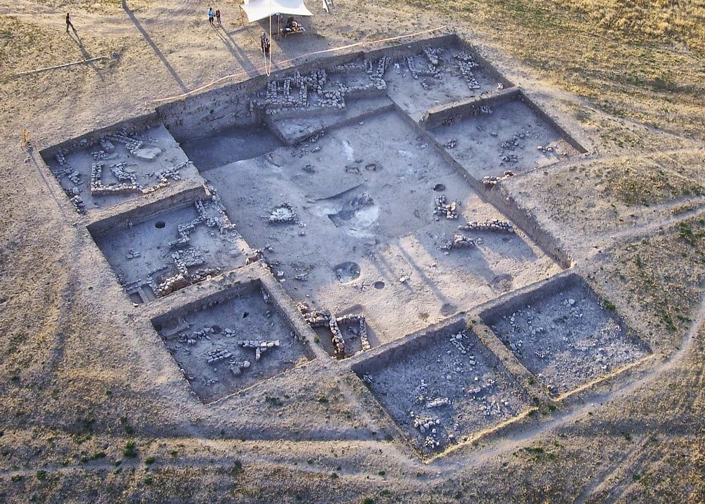 Αρχαιολόγοι ανακάλυψαν χρωματιστά κρανία 9.000 ετών στη Μέση Ανατολή