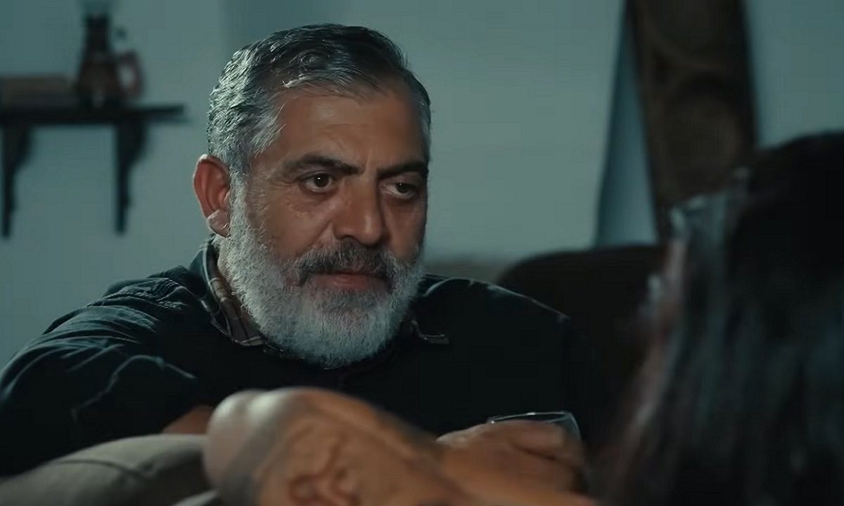 Η γη της ελιάς: Ο Δημοσθένης απαγορεύει στη Ξένια να θηλάσει το μωρό! Η γη της ελιάς: Ο Δημοσθένης απαγορεύει στη Ξένια να θηλάσει το μωρό!