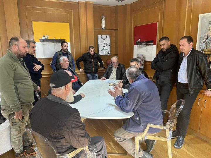 Οι πυρόπληκτοι ελαιοπαραγωγοί παρέδωσαν ψήφισμα στους Αντιδημάρχους του Δήμου Αλεξανδρούπολης Οι πυρόπληκτοι ελαιοπαραγωγοί παρέδωσαν ψήφισμα στους Αντιδημάρχους του Δήμου Αλεξανδρούπολης