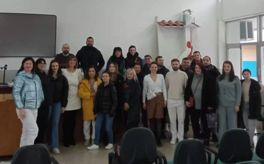 Έκοψαν βασιλόπιτα εκπαιδευτικοί και σπουδαστές του Ι.Ε.Κ. της Δ.ΥΠ.Α. Κομοτηνής Έκοψαν βασιλόπιτα εκπαιδευτικοί και σπουδαστές του Ι.Ε.Κ. της Δ.ΥΠ.Α. Κομοτηνής