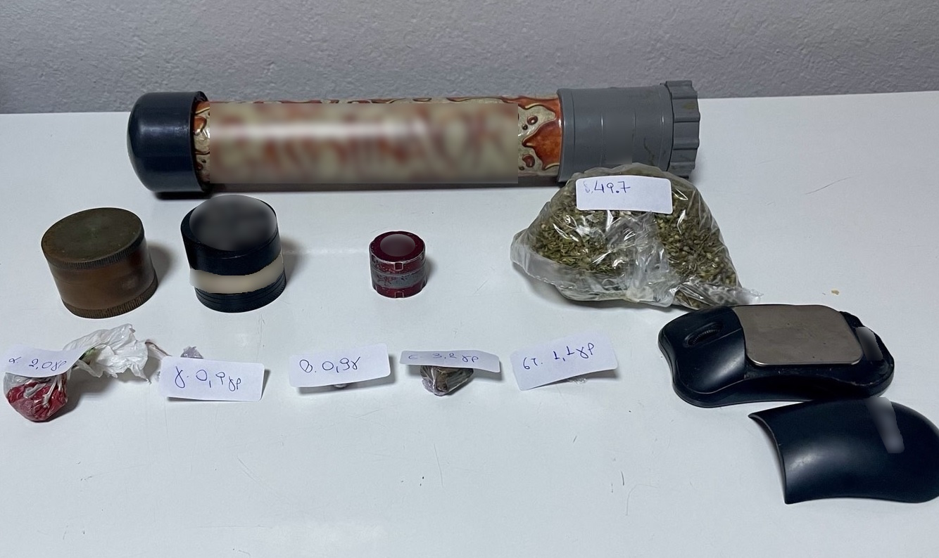 Ημαθία: 25χρονος έκρυβε σοκολάτα κάνναβης και χασίς στα σπίτι του Ημαθία: 25χρονος έκρυβε σοκολάτα κάνναβης και χασίς στα σπίτι του