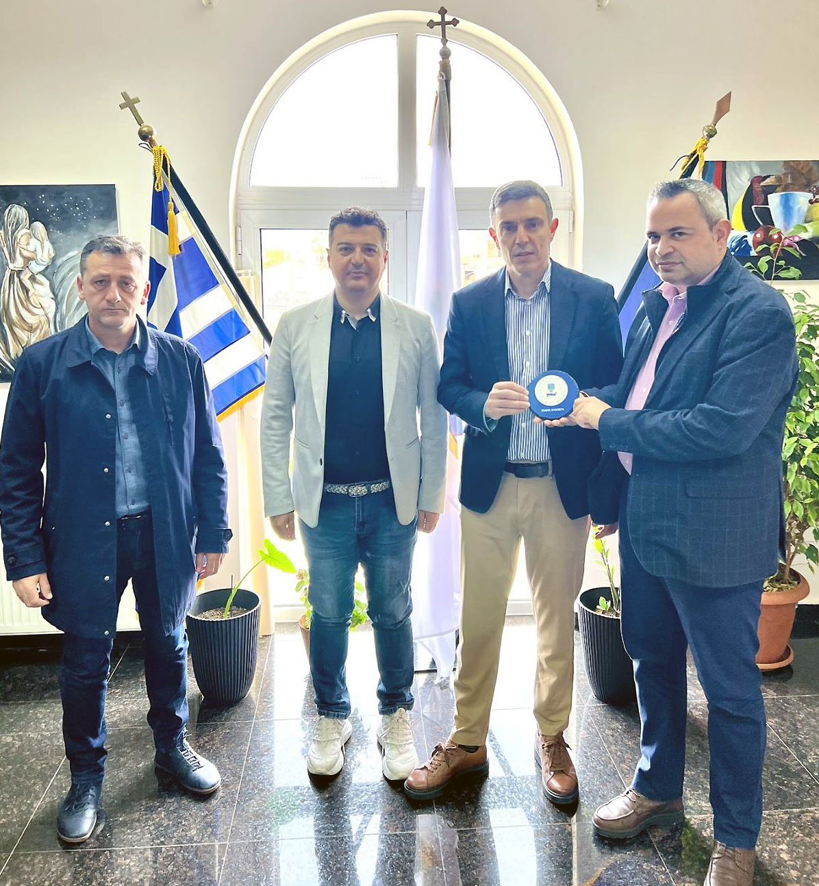 Συνάντηση αντιπροσωπείας της Ένωσης Αξιωματικών της ΕΛ.ΑΣ. ΑΜΘ με το Δήμαρχο Δοξάτου Δράμας Συνάντηση αντιπροσωπείας της Ένωσης Αξιωματικών της ΕΛ.ΑΣ. ΑΜΘ με το Δήμαρχο Δοξάτου Δράμας