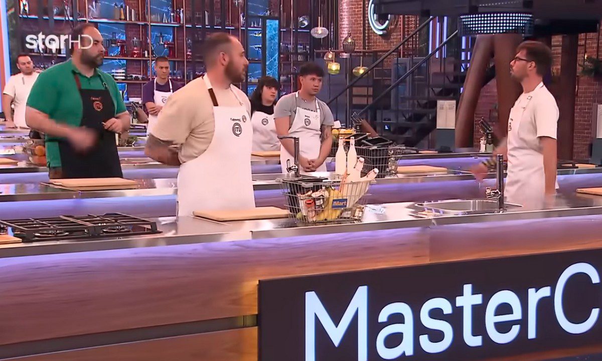 MasterChef: Χαμός με κατηγορίες για σκονάκια του Λευτέρη – Χάθηκε ο έλεγχος στο πλατό MasterChef: Χαμός με κατηγορίες για σκονάκια του Λευτέρη – Χάθηκε ο έλεγχος στο πλατό
