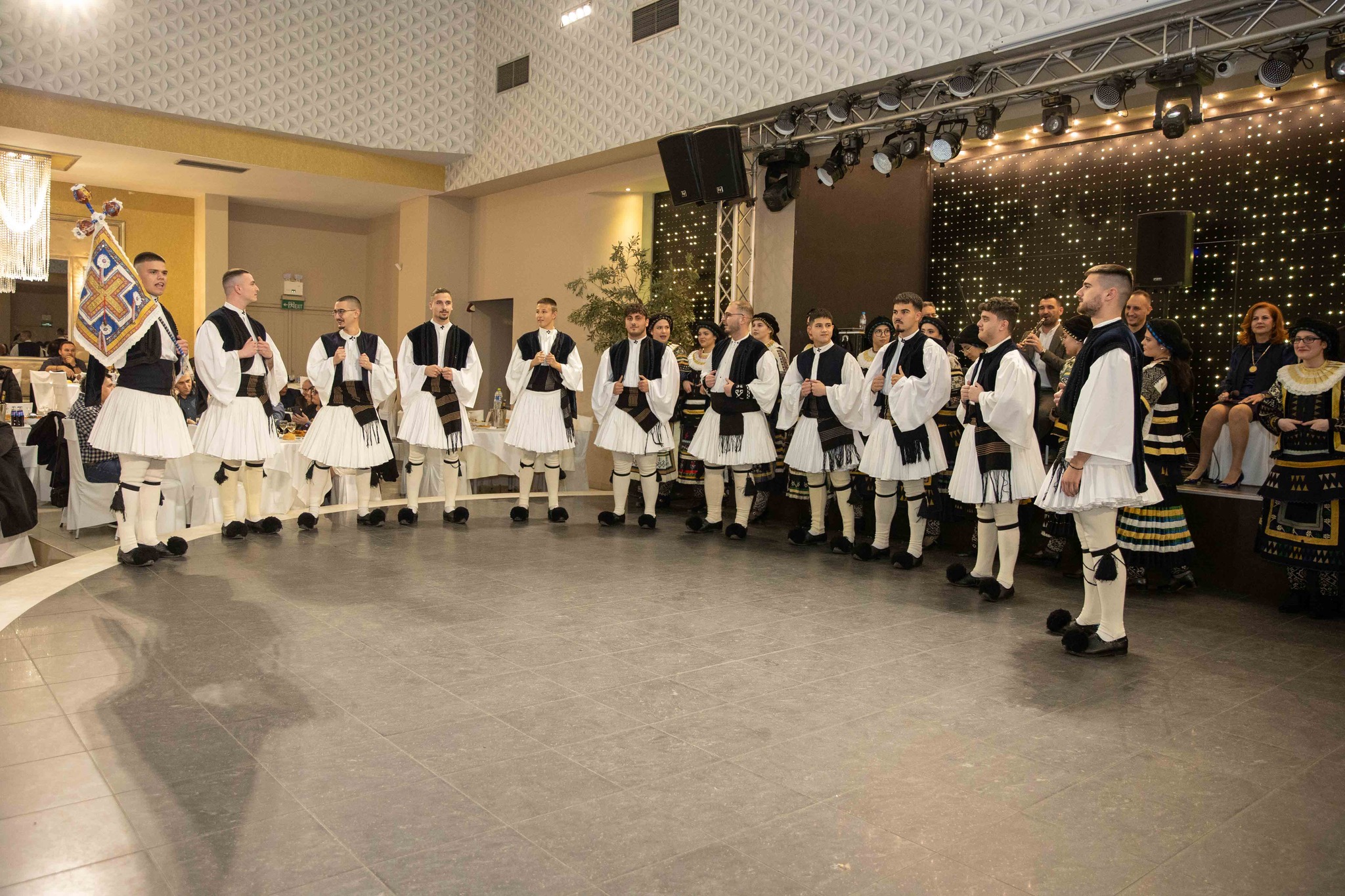Κομοτηνή: Μεγάλη επιτυχία σημείωσε και φέτος ο ετήσιος χορός των εν Θράκη Διαβιούντων Σαρακατσαναίων (φωτος) Κομοτηνή: Μεγάλη επιτυχία σημείωσε και φέτος ο ετήσιος χορός των εν Θράκη Διαβιούντων Σαρακατσαναίων (φωτος)