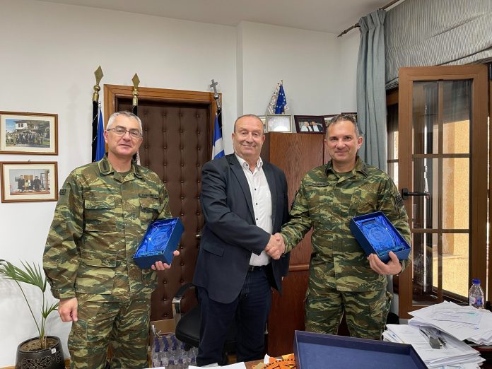 Το Θωμά Μίχογλου επισκέφτηκαν ο απερχόμενος και ο νέος Ταξίαρχος της 25ης Τεθωρακισμένης Ταξιαρχίας Το Θωμά Μίχογλου επισκέφτηκαν ο απερχόμενος και ο νέος Ταξίαρχος της 25ης Τεθωρακισμένης Ταξιαρχίας
