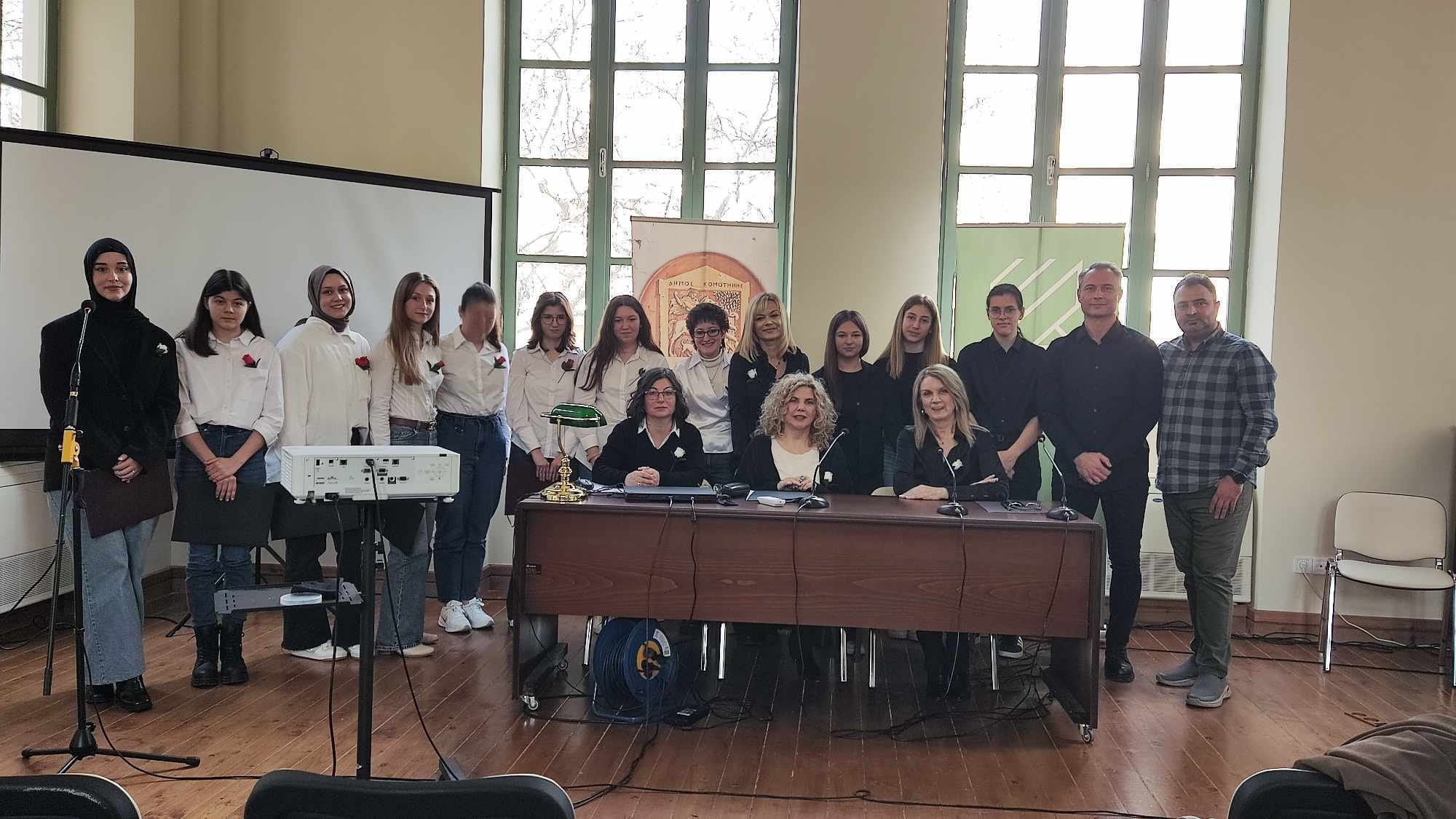 Δημοτική Βιβλιοθήκη Κομοτηνής: Επιτυχημένη εκδήλωση για την ημέρα της Γυναίκας από το 1ο Γυμνάσιο και το Μειονοτικό Γυμνάσιο-Λύκειο της πόλης (φωτος) Δημοτική Βιβλιοθήκη Κομοτηνής: Επιτυχημένη εκδήλωση για την ημέρα της Γυναίκας από το 1ο Γυμνάσιο και το Μειονοτικό Γυμνάσιο-Λύκειο της πόλης (φωτος)