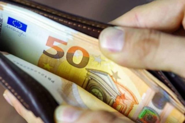 Έρχεται εκπαιδευτικό επίδομα έως 1.725 ευρώ για ανέργους: Ποιοι και πώς θα το πάρουν Έρχεται εκπαιδευτικό επίδομα έως 1.725 ευρώ για ανέργους: Ποιοι και πώς θα το πάρουν
