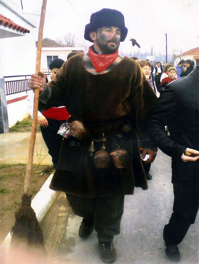 Το Θρακιώτικο εθιμικό δρώμενο «Καλόγερος» αναβιώνει και φέτος στην Μαυρολεύκη Δράμας Το Θρακιώτικο εθιμικό δρώμενο «Καλόγερος» αναβιώνει και φέτος στην Μαυρολεύκη Δράμας