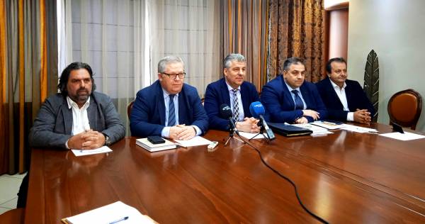 Περιφερειάρχης ΑΜΘ Χριστόδουλος Τοψίδης: «Στόχος μας είναι να επιλύσουμε στη θητεία μας τα χρονίζοντα προβλήματα» Περιφερειάρχης ΑΜΘ Χριστόδουλος Τοψίδης: «Στόχος μας είναι να επιλύσουμε στη θητεία μας τα χρονίζοντα προβλήματα»