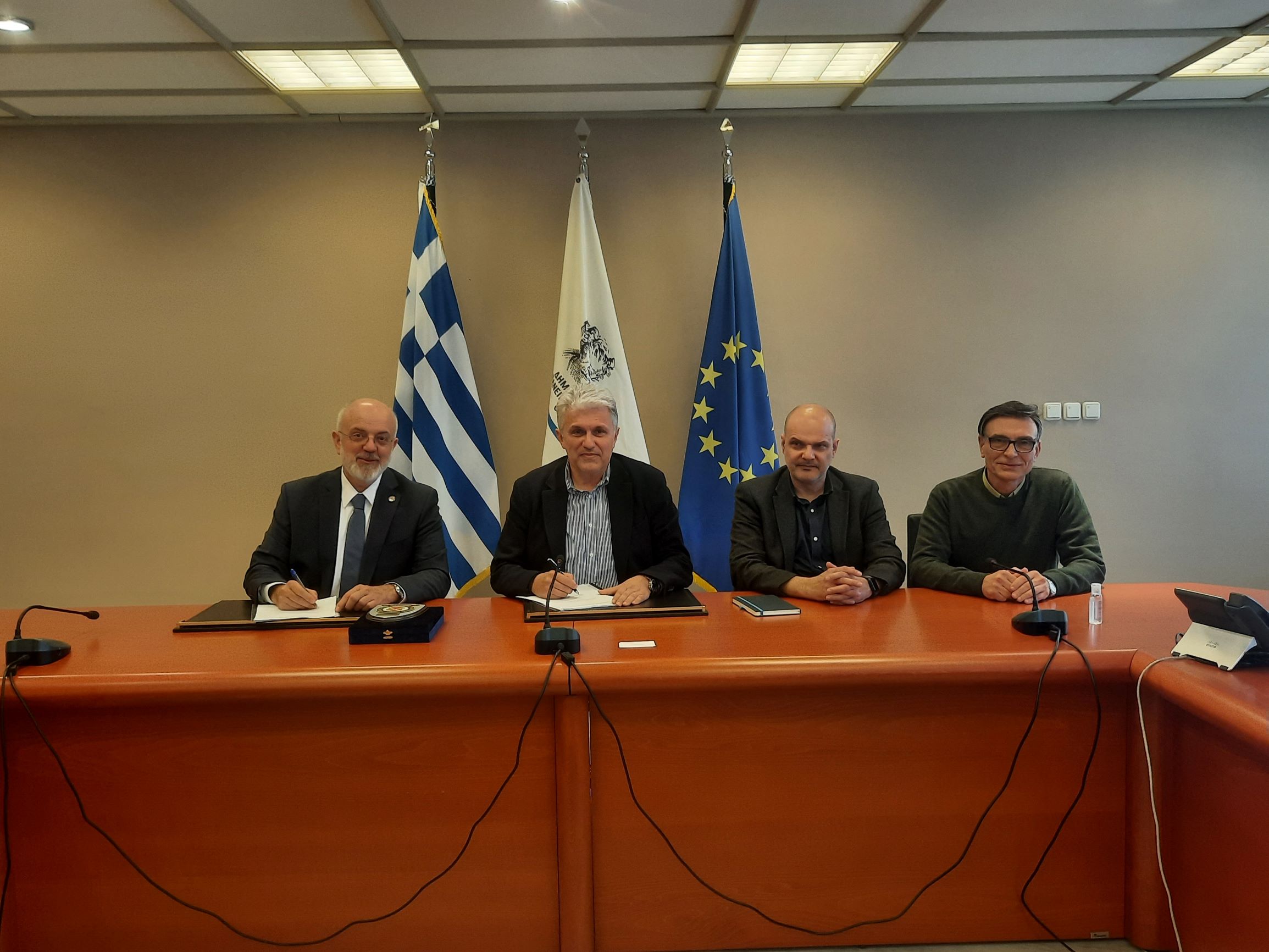 Συμμετοχή του ΔΠΘ στη σύσταση της «DefencEduNet» (Εταιρίας Διασύνδεσης Αμυντικής Βιομηχανίας, Ανώτατης Εκπαίδευσης και Έρευνας) Συμμετοχή του ΔΠΘ στη σύσταση της «DefencEduNet» (Εταιρίας Διασύνδεσης Αμυντικής Βιομηχανίας, Ανώτατης Εκπαίδευσης και Έρευνας)