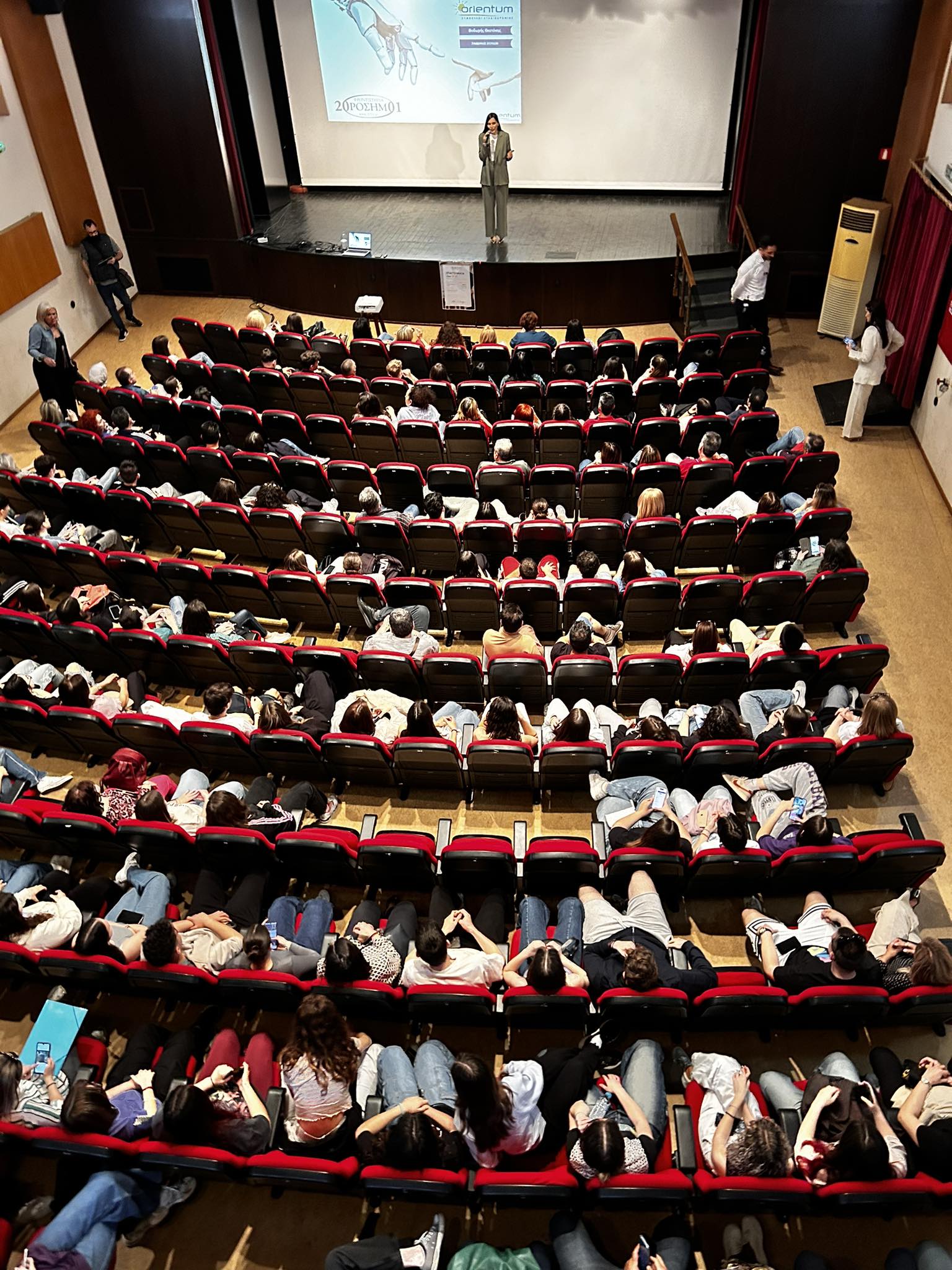 Εκδήλωση στην Κομοτηνή από το Φροντιστήριο “Ορόσημο 2001” με θέμα “Επαγγέλματα του 20230” (φωτος) Εκδήλωση στην Κομοτηνή από το Φροντιστήριο “Ορόσημο 2001” με θέμα “Επαγγέλματα του 20230” (φωτος)