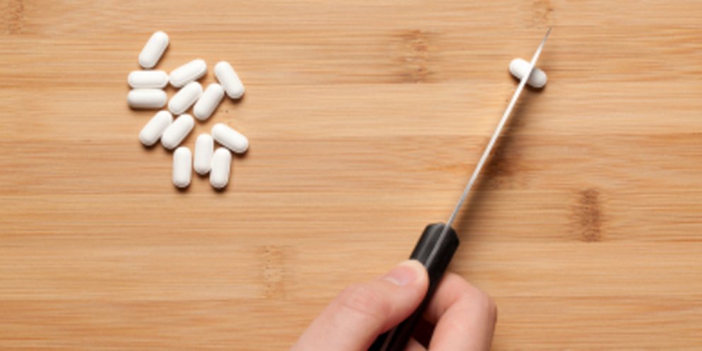 4 από τις πιο διαδεδομένες αντιλήψεις μας για τα φάρμακα… είναι λάθος! -Γιατί δεν κάνει να σπάμε τα χάπια στη μέση