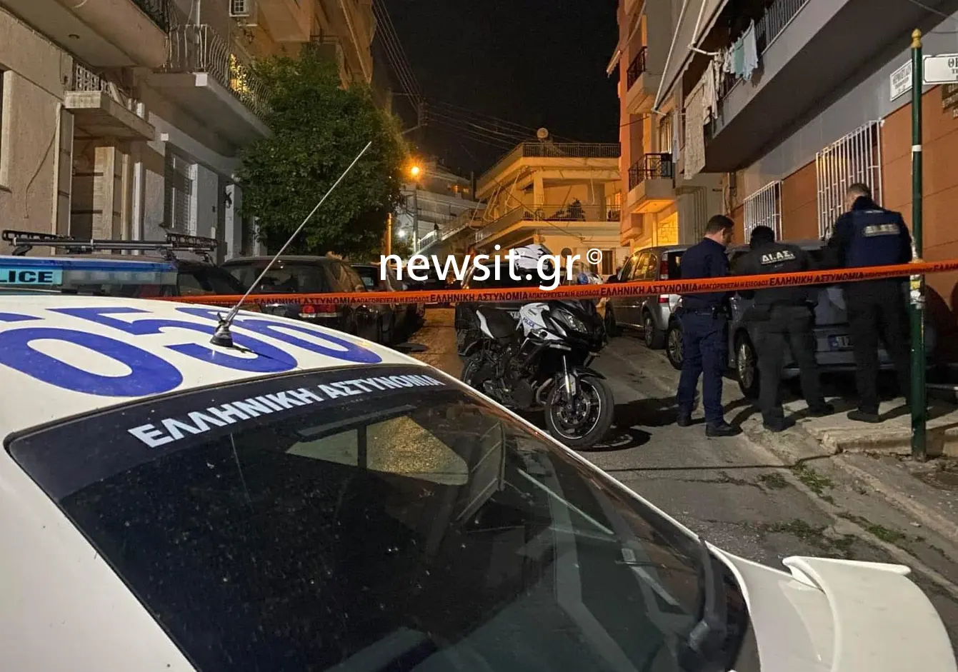 Ηλιούπολη: Μητέρα και γιος βρέθηκαν πυροβολημένοι στο διαμέρισμά τους Ηλιούπολη: Μητέρα και γιος βρέθηκαν πυροβολημένοι στο διαμέρισμά τους