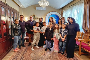 Δάσκαλοι και μαθητές του 11ου δημοτικού σχολείου Κομοτηνής στο Μητροπολίτη Μαρωνείας Δάσκαλοι και μαθητές του 11ου δημοτικού σχολείου Κομοτηνής στο Μητροπολίτη Μαρωνείας