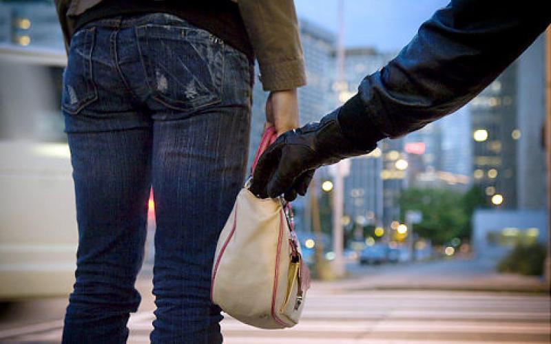 Εξιχνιάσθηκε υπόθεση ληστείας με αρπαγή τσάντας σε βάρος ηλικιωμένης, που είχε ως αποτέλεσμα τον θάνατό της Εξιχνιάσθηκε υπόθεση ληστείας με αρπαγή τσάντας σε βάρος ηλικιωμένης, που είχε ως αποτέλεσμα τον θάνατό της