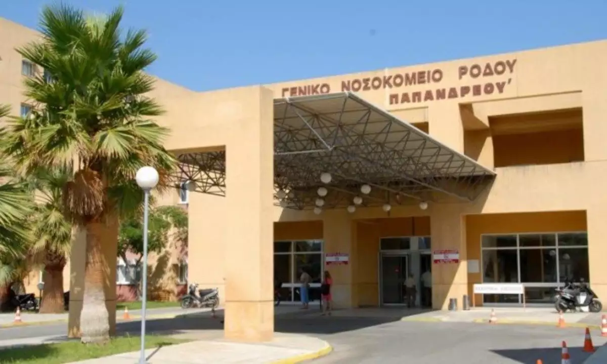 Ρόδος: Άνδρας έπεσε από το μπαλκόνι του Γενικού Νοσοκομείου και σκοτώθηκε Ρόδος: Άνδρας έπεσε από το μπαλκόνι του Γενικού Νοσοκομείου και σκοτώθηκε