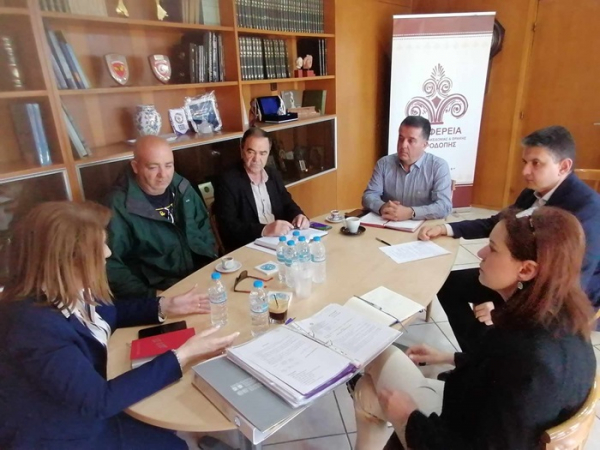 Σύσκεψη για την έγκαιρη αντιμετώπιση των ζημιών από ακρίδες με πρωτοβουλία του Αντιπεριφερειάρχη Π.Ε. Ροδόπης Σύσκεψη για την έγκαιρη αντιμετώπιση των ζημιών από ακρίδες με πρωτοβουλία του Αντιπεριφερειάρχη Π.Ε. Ροδόπης