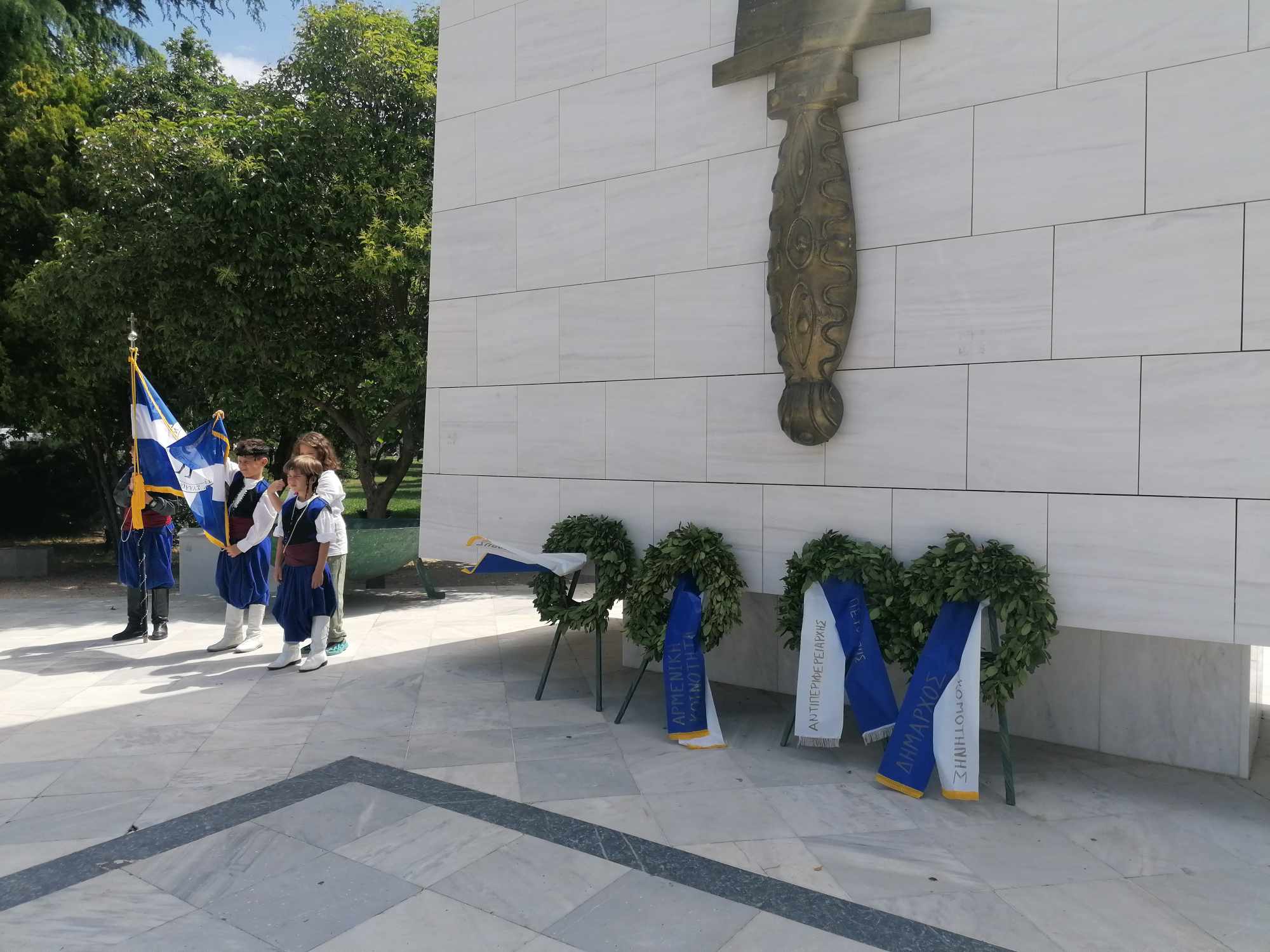 Η Κρητική Αδελφότητα Νομού Ροδόπης δεν ξεχνάει τους υπερασπιστές της ελευθερίας (φωτος) Η Κρητική Αδελφότητα Νομού Ροδόπης δεν ξεχνάει τους υπερασπιστές της ελευθερίας (φωτος)