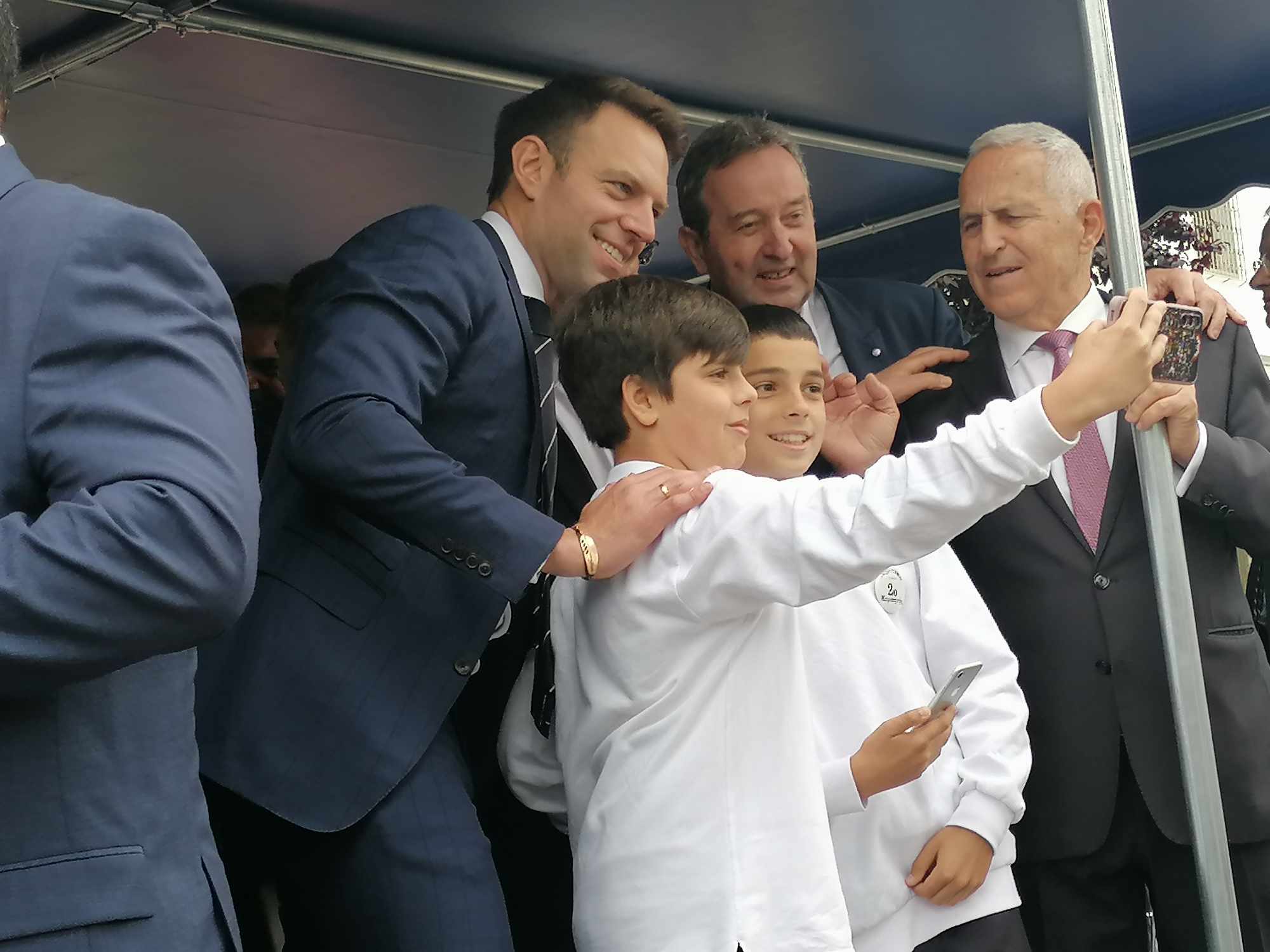 Για παραμέληση της Θράκης, κατηγόρησε την κυβέρνηση από την Κομοτηνή ο Στέφανος Κασσελάκης-Kομοτηναίοι συνομίλησαν και φωτογραφήθηκαν μαζί του (φωτος) Για παραμέληση της Θράκης, κατηγόρησε την κυβέρνηση από την Κομοτηνή ο Στέφανος Κασσελάκης-Kομοτηναίοι συνομίλησαν και φωτογραφήθηκαν μαζί του (φωτος)