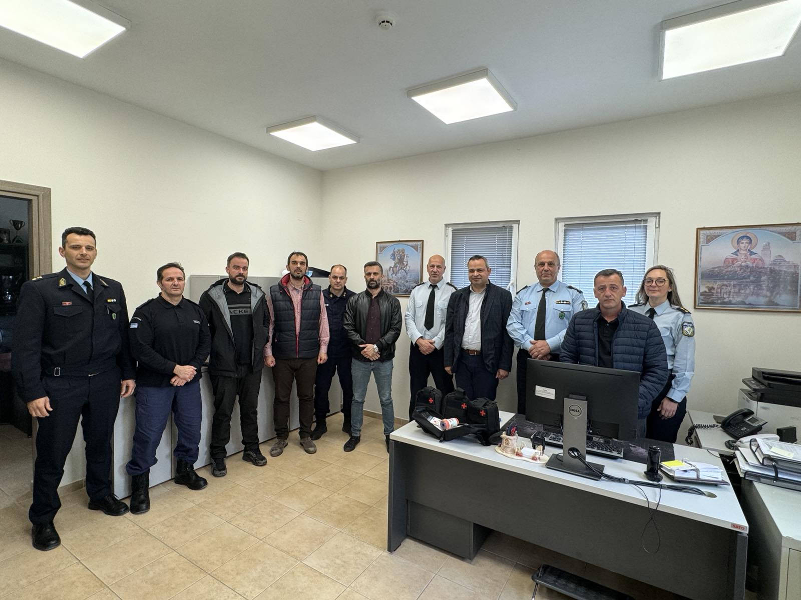 ΣΥΝΑΝΤΗΣΕΙΣ ΤΗΣ ΕΑΑΜΘ ΣΕ ΥΠΗΡΕΣΙΕΣ Δ.Α. ΟΡΕΣΤΙΑΔΑΣ ΚΑΙ ΣΤΟ Τ.Δ.Α. ΟΡΕΣΤΙΑΔΑΣ ΚΑΙ ΔΩΡΕΑ ΠΕΝΤΕ (5) ΦΟΡΗΤΩΝ ΦΑΡΜΑΚΕΙΩΝ ΠΡΩΤΩΝ ΒΟΗΘΕΙΩΝ ΣΥΝΑΝΤΗΣΕΙΣ ΤΗΣ ΕΑΑΜΘ ΣΕ ΥΠΗΡΕΣΙΕΣ Δ.Α. ΟΡΕΣΤΙΑΔΑΣ ΚΑΙ ΣΤΟ Τ.Δ.Α. ΟΡΕΣΤΙΑΔΑΣ ΚΑΙ ΔΩΡΕΑ ΠΕΝΤΕ (5) ΦΟΡΗΤΩΝ ΦΑΡΜΑΚΕΙΩΝ ΠΡΩΤΩΝ ΒΟΗΘΕΙΩΝ
