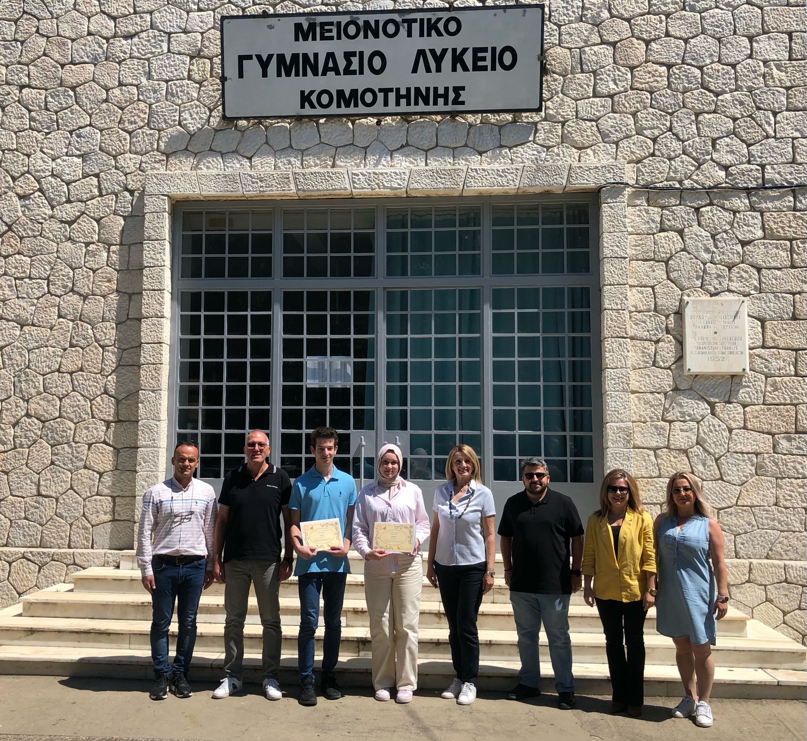 Διακριθέντες μαθητές του Μειονοτικού Γυμνασίου-Λυκείου Κομοτηνής στο μαθηματικό διαγωνισμό “Καγκουρό” Διακριθέντες μαθητές του Μειονοτικού Γυμνασίου-Λυκείου Κομοτηνής στο μαθηματικό διαγωνισμό “Καγκουρό”