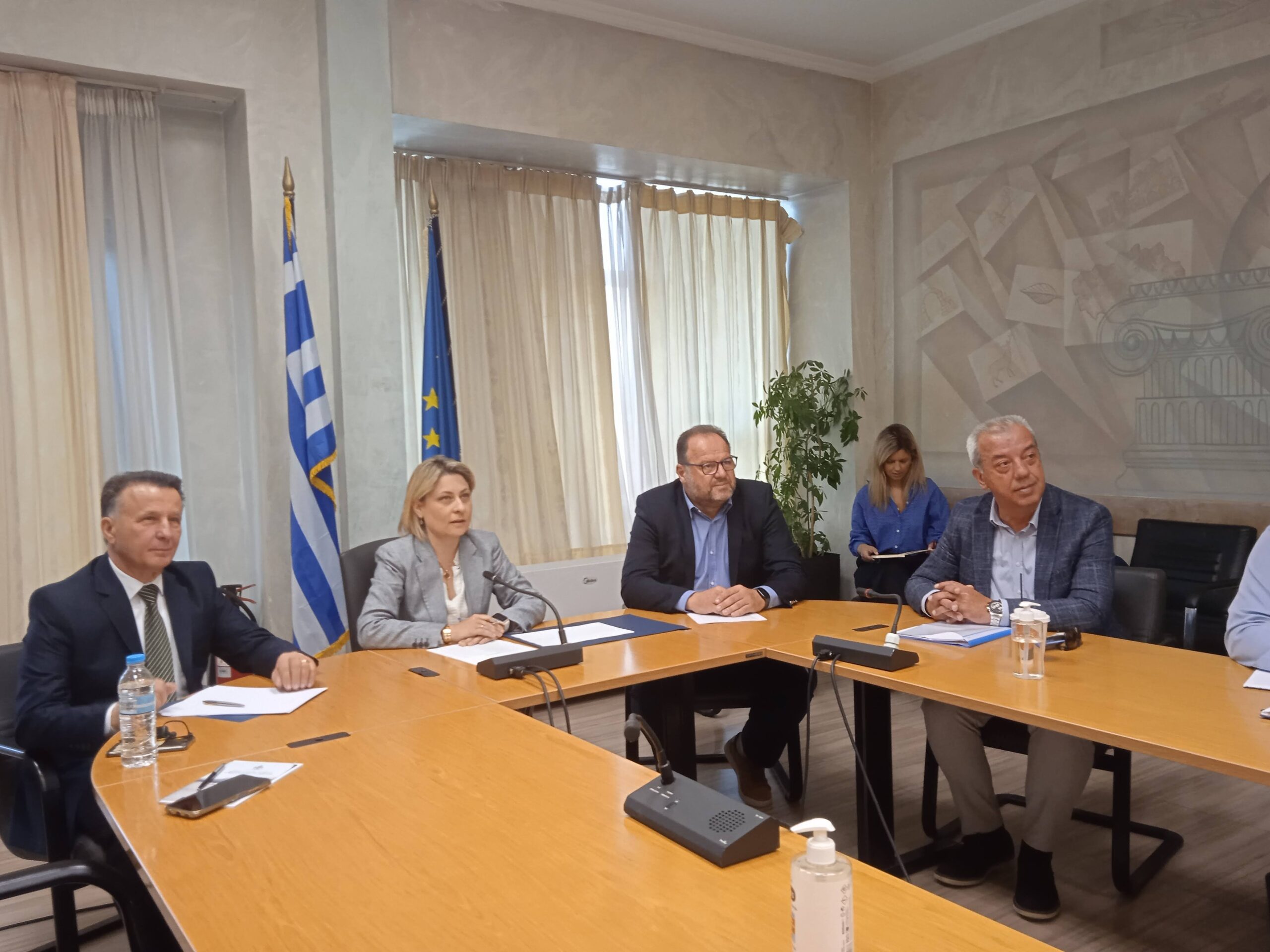 Στην Κομοτηνή η υφυπουργός Υποδομών και Μεταφορών- Συνάντηση Εργασίας με τους φορείς της Περιφέρειας ΑΜΘ (φωτος) Στην Κομοτηνή η υφυπουργός Υποδομών και Μεταφορών- Συνάντηση Εργασίας με τους φορείς της Περιφέρειας ΑΜΘ (φωτος)