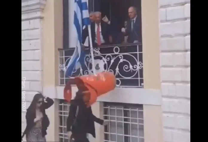 Κέρκυρα: Ο Μπότης έπεσε στο κεφάλι γυναίκας, μεταφέρθηκε στο νοσοκομείο Κέρκυρα: Ο Μπότης έπεσε στο κεφάλι γυναίκας, μεταφέρθηκε στο νοσοκομείο