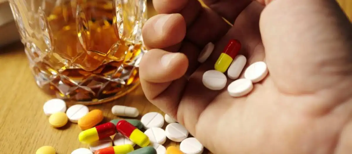 Ποια φάρμακα δεν πρέπει να λαμβάνονται μαζί  με ορισμένα τρόφιμα και με  αλκοόλ