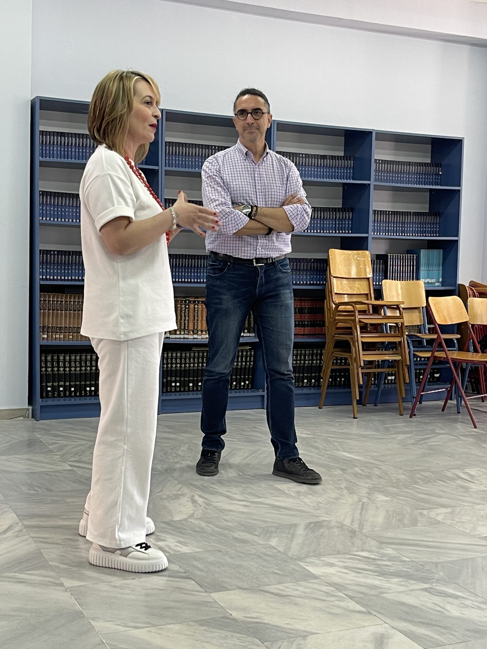 Ο Κομοτηναίος καθηγητής και συγγραφέας Σπύρος Κιοσσές στο Μουσικό Σχολείο Κομοτηνής -Συνομιλία με τους μαθητές για τη λογοτεχνία Ο Κομοτηναίος καθηγητής και συγγραφέας Σπύρος Κιοσσές στο Μουσικό Σχολείο Κομοτηνής -Συνομιλία με τους μαθητές για τη λογοτεχνία