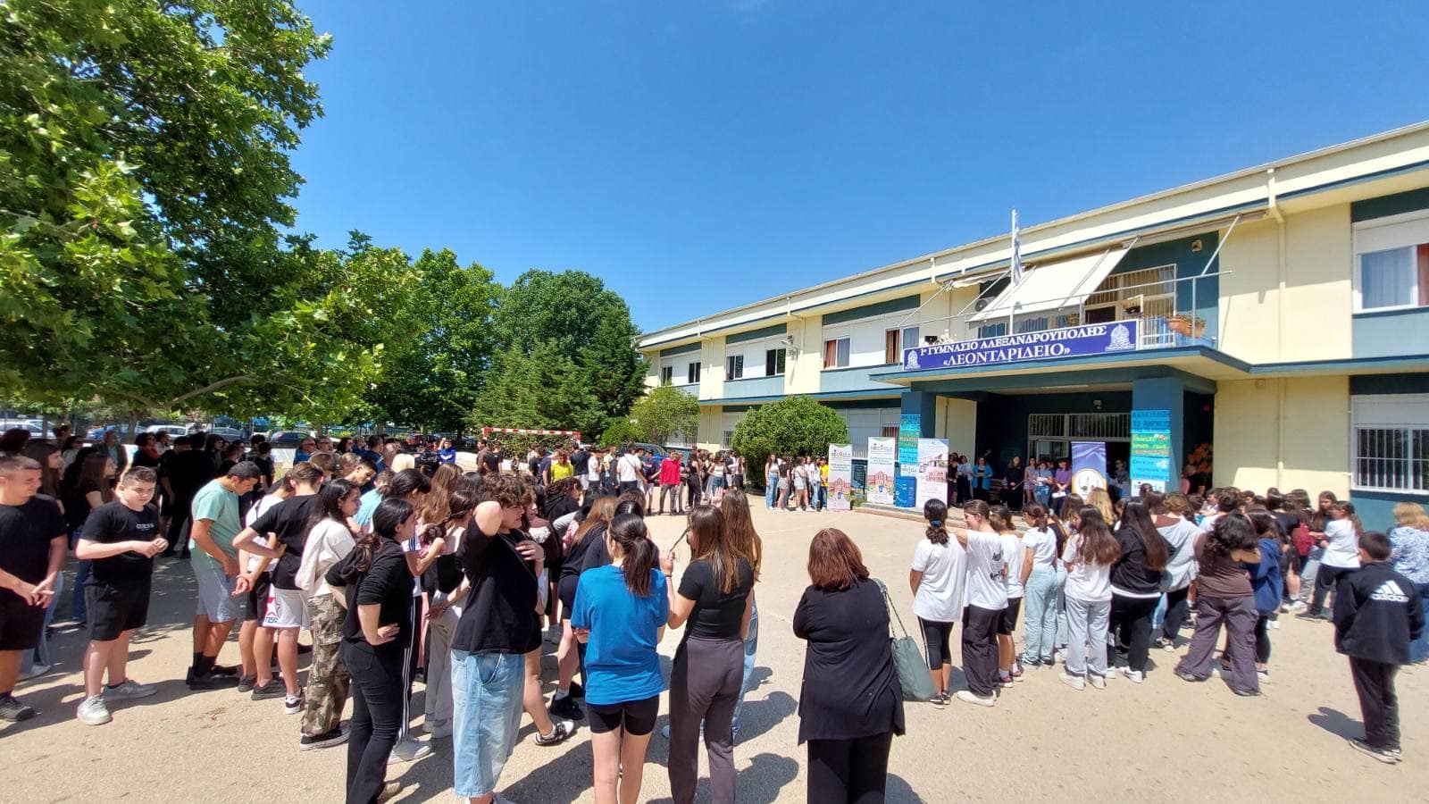 Το 1ο γυμνάσιο και το Ειδικό Σχολείο Αλεξανδρούπολης διακρίθηκαν στο διαγωνισμό ανακύκλωσης Το 1ο γυμνάσιο και το Ειδικό Σχολείο Αλεξανδρούπολης διακρίθηκαν στο διαγωνισμό ανακύκλωσης