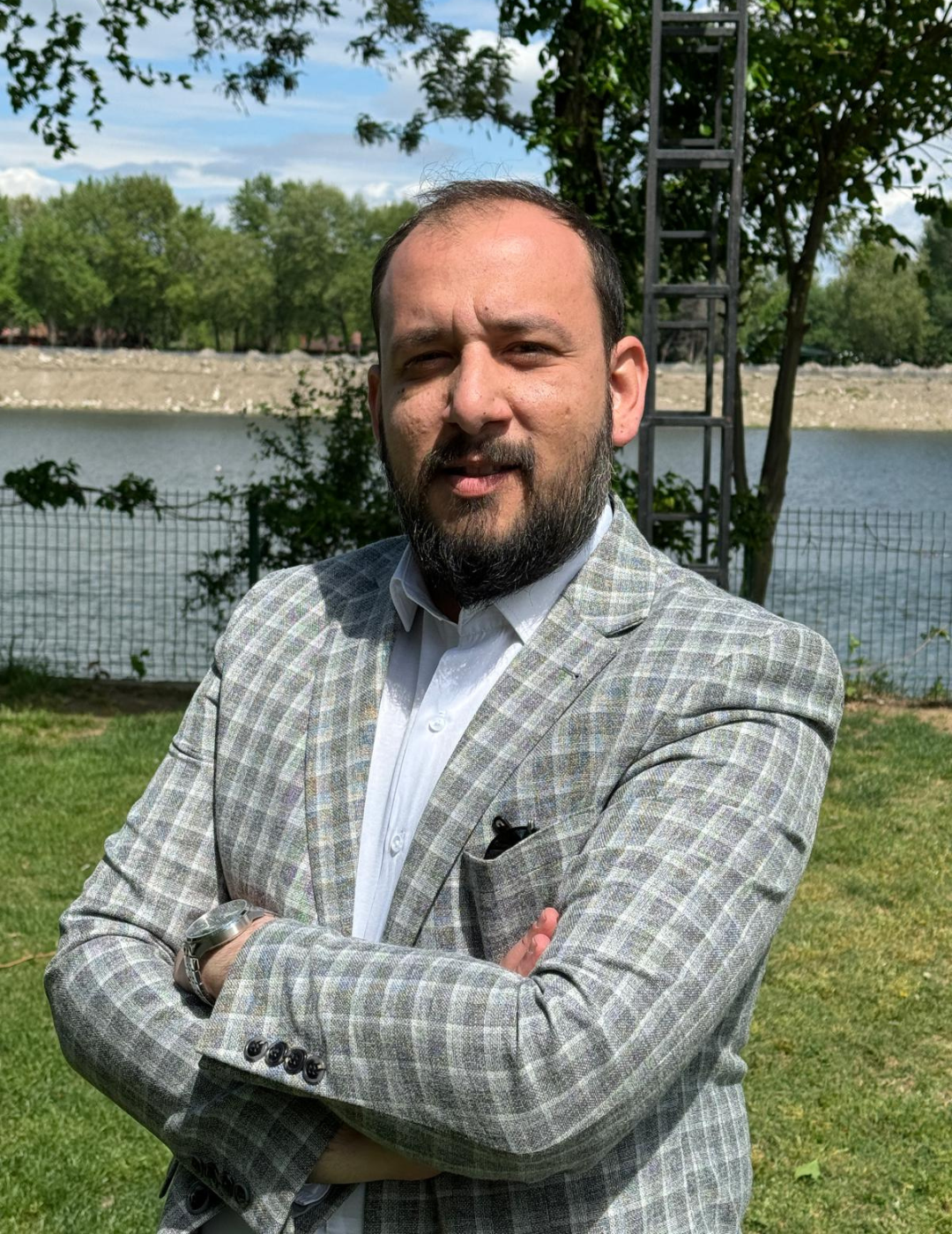 Κομοτηνή: Ο υπεύθυνος γραφείου του βουλευτή Ροδόπης Οζγκιούρ Φερχάτ που έλαβε μόλις 371 ψήφους Κομοτηνή: Ο υπεύθυνος γραφείου του βουλευτή Ροδόπης Οζγκιούρ Φερχάτ που έλαβε μόλις 371 ψήφους