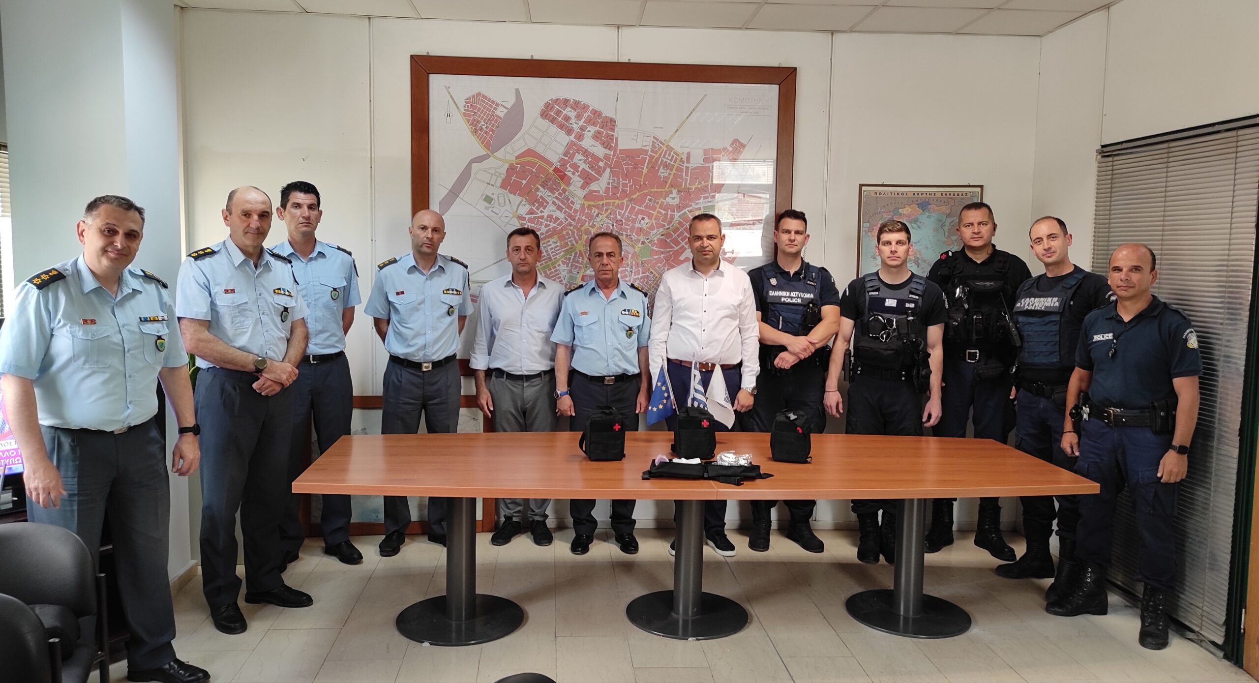 Δωρεά Φορητών Φαρμακείων από την Ένωση Αξιωματικών ΕΛ.ΑΣ. ΑΜΘ στη Δ.Α. Ροδόπης Δωρεά Φορητών Φαρμακείων από την Ένωση Αξιωματικών ΕΛ.ΑΣ. ΑΜΘ στη Δ.Α. Ροδόπης