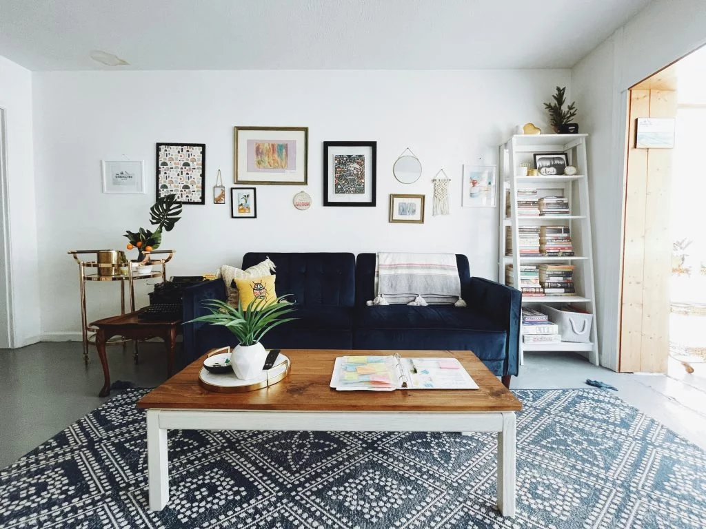 Airbnb: Επιχείρηση ή επιπλέον εισόδημα !; Airbnb: Επιχείρηση ή επιπλέον εισόδημα !;