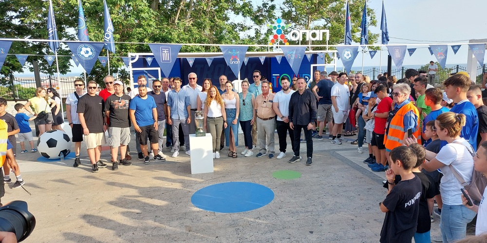 Η Αλεξανδρούπολη υποδέχτηκε το βαρύτιμο τρόπαιο του EURO 2004 σε μια ατμόσφαιρα γιορτής (βίντεo+φωτος) Η Αλεξανδρούπολη υποδέχτηκε το βαρύτιμο τρόπαιο του EURO 2004 σε μια ατμόσφαιρα γιορτής (βίντεo+φωτος)