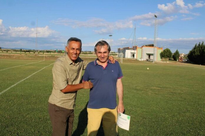 Τιμήθηκε από τον Πανθρακικό για την προσφορά του ο «δικός μας» Δημήτρης Μπακιρτζής Τιμήθηκε από τον Πανθρακικό για την προσφορά του ο «δικός μας» Δημήτρης Μπακιρτζής