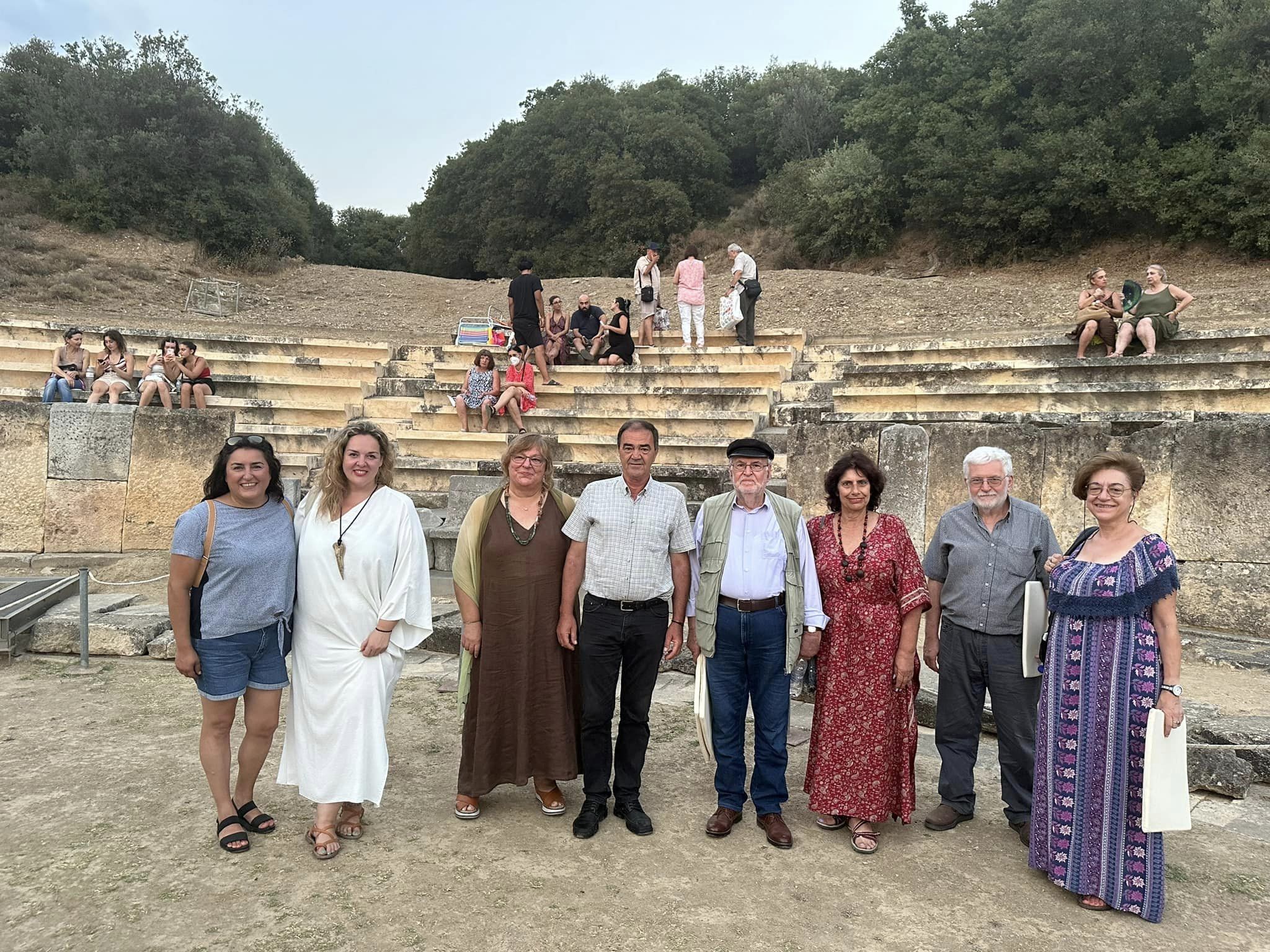 Με μεγάλη επιτυχία πραγματοποιήθηκε η θεατρική παράσταση “Πλούτος” του Αριστοφάνη, στο Αρχαίο Θέατρο Μαρώνειας Με μεγάλη επιτυχία πραγματοποιήθηκε η θεατρική παράσταση “Πλούτος” του Αριστοφάνη, στο Αρχαίο Θέατρο Μαρώνειας