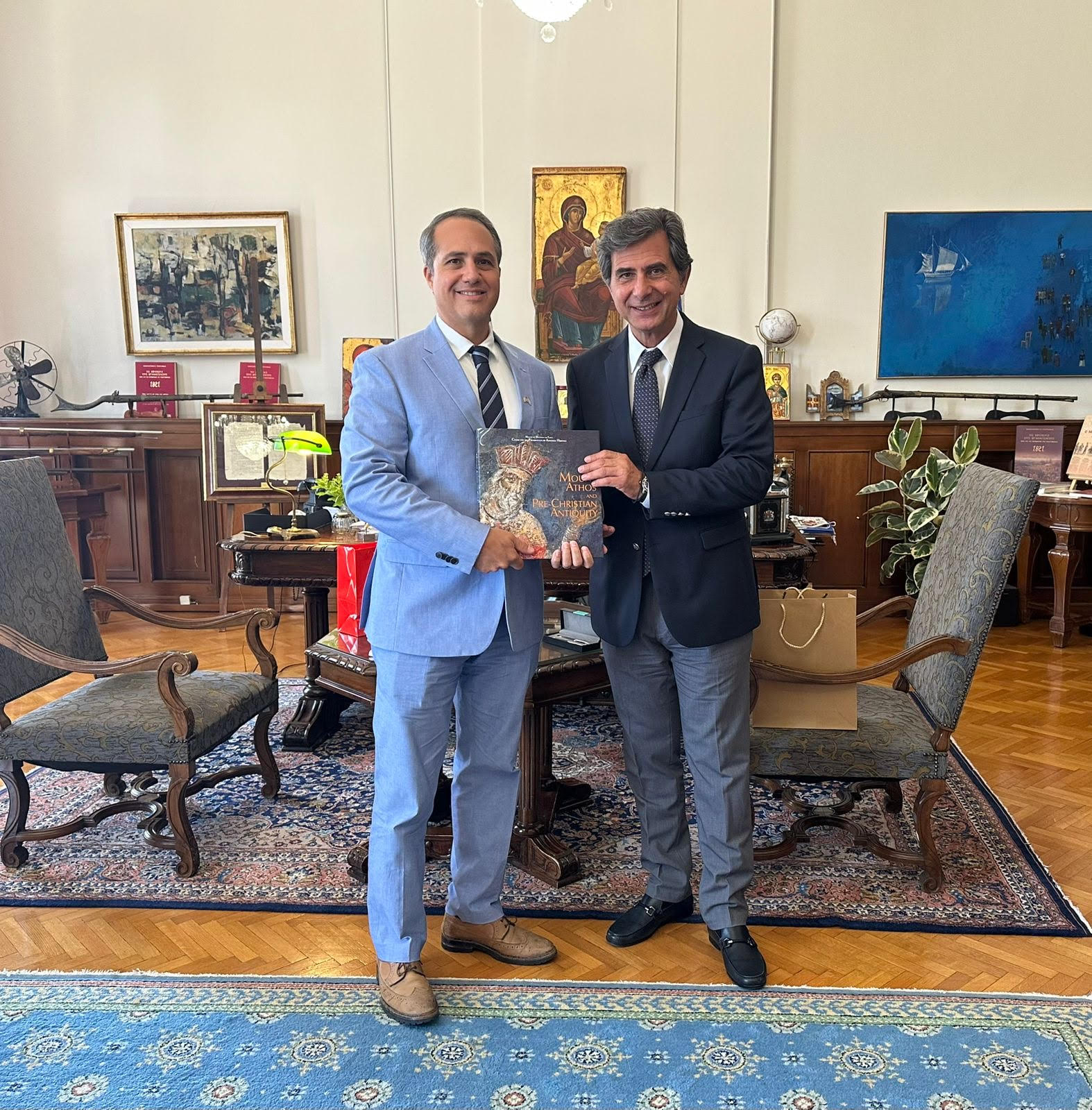 Εθιμοτυπική συνάντηση του ΥΜΑΘ Κωνσταντίνου Π. Γκιουλέκα με τον Γενικό Πρόξενο των ΗΠΑ στη Θεσσαλονίκη Jerry Ismail Εθιμοτυπική συνάντηση του ΥΜΑΘ Κωνσταντίνου Π. Γκιουλέκα με τον Γενικό Πρόξενο των ΗΠΑ στη Θεσσαλονίκη Jerry Ismail
