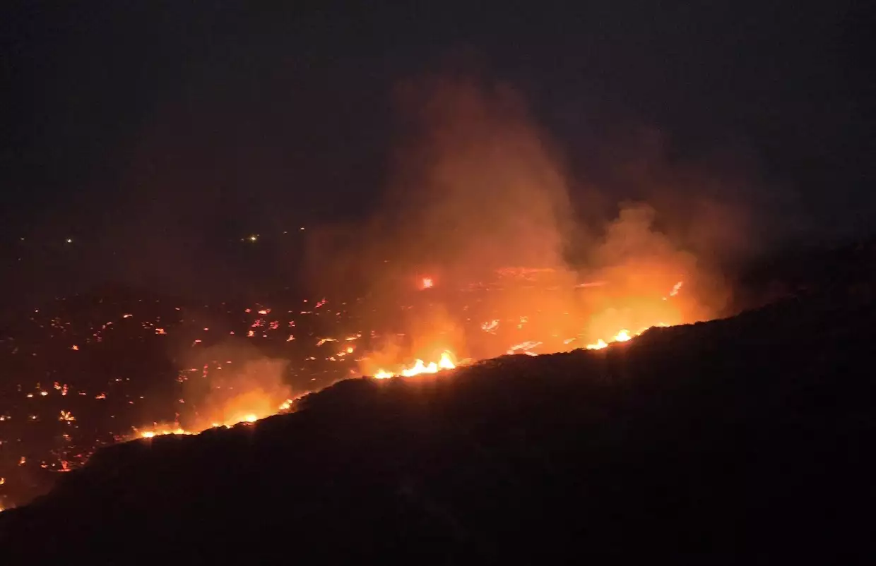 Μόλις Τώρα! Εκκενώνονται σπίτια και ξενοδοχεία στην Καρδάμαινα της Κω, δύσκολη νύχτα και στη Χίο